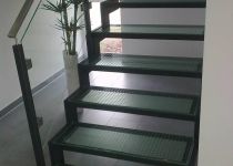 1. Zweiholmtreppe mit Glasstufen.jpg